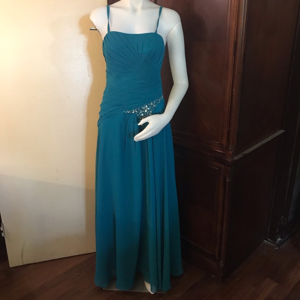 🆕 Fanny Fashion New Small Teal Gown